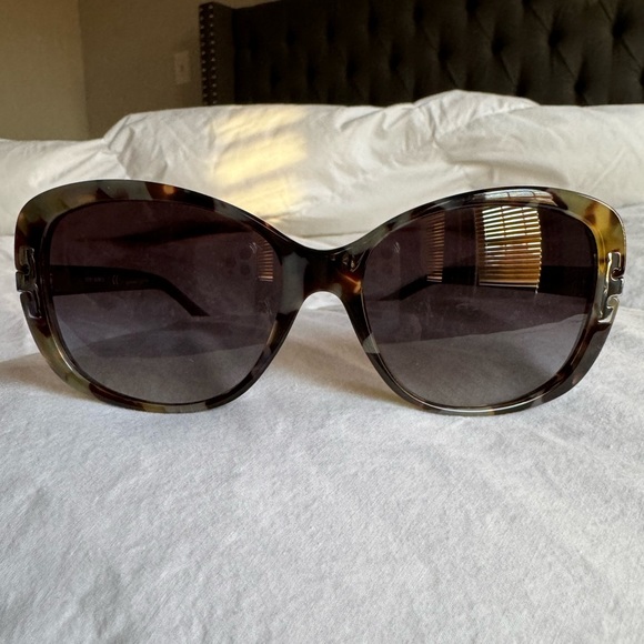 Tory Burch Rectangle Porchini Tortoise Shell/Milky Grey Sunglasses EUC - Picture 3 of 9